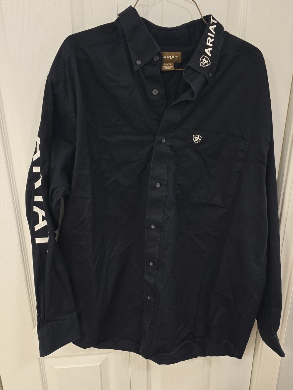 Ariat Black Long-Sleeve Button-Down Shirt with Logo Accents